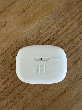 JBL White True Wireless Earbuds Charging Case - Embossed Logo